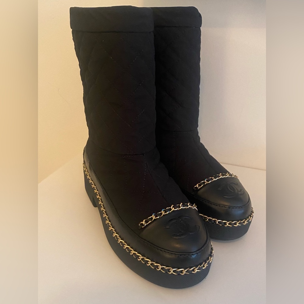 Authentic New CHANEL Logo Apres Ski Winter Boots - Size 36 - Picture 5 of 13
